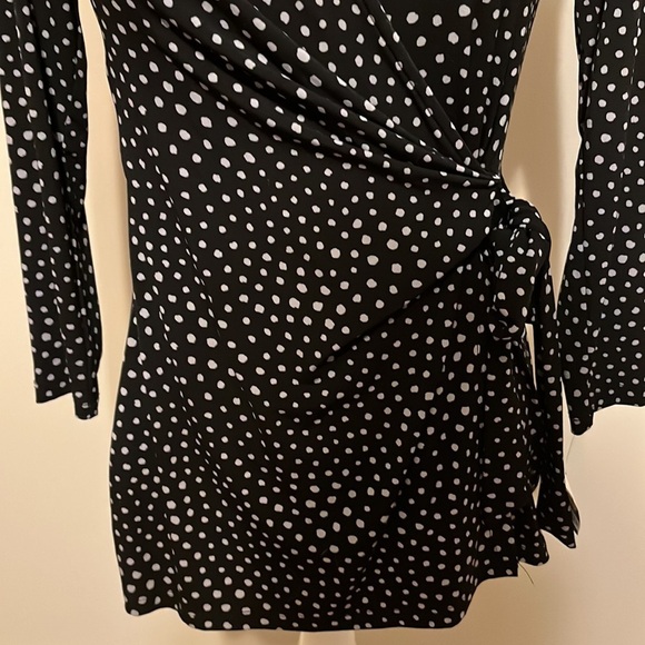 Anne Klein faux wrap top.!Blk/white. Sz sm - Picture 3 of 7